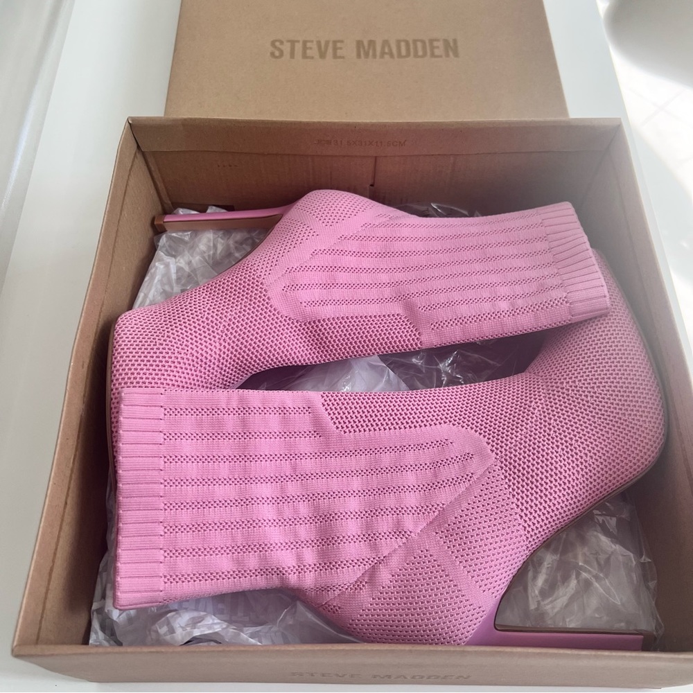 Steven Madden Discreet Knit Pointed Toe Sock Booties - Picture 3 of 11